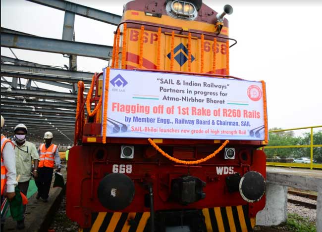 SAIL rolls out and dispatches first rake of R 260 grade Vanadium Alloyed special grade Prime Rails to Indian Railways 1 01sail rail