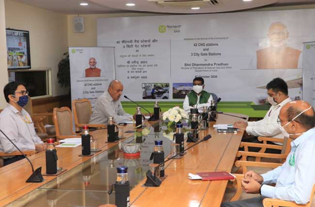 Dharmendra Pradhan dedicates 42 CNG Stations and 3City Gate Stations to the service of the community 9 06pradhan inaug1