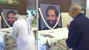 Prez, PM and others pay tributes to Paswan 1 09pres pm