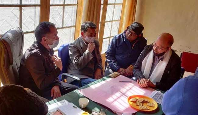 3500 मीटर की ऊंचाई पर नल से पहुंचेगा जल जल जीवन मिशन के तहत लेह के स्टोक गांव पहुंची टीम, ग्रामीणों की जिंदगी होगी आसान 1 02water supply1