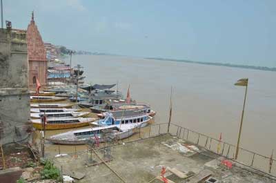 Varanasi boats to be CNG-driven now 8 18boats