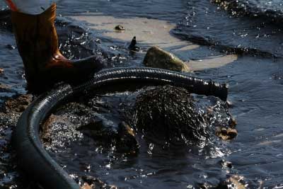 NIO, NPC sign MoU on oil spill management, climate change 1 26oil spill