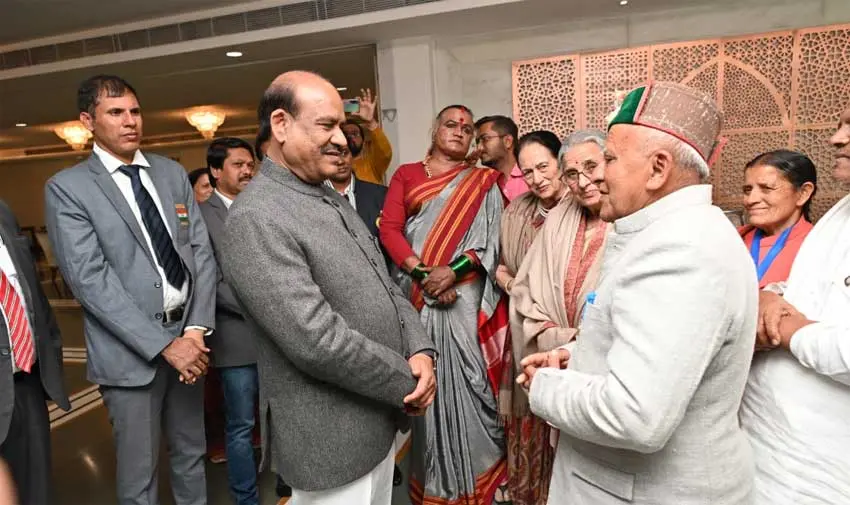 LOK SABHA SPEAKER INTERACTS WITH PADMA AWARDEES 5 28birla award1