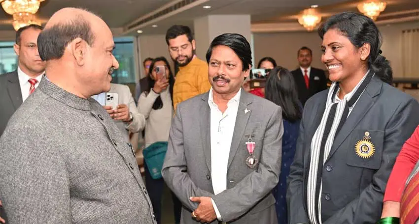 LOK SABHA SPEAKER INTERACTS WITH PADMA AWARDEES 6 28birla award2