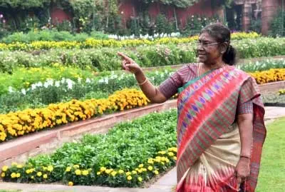 Prez Murmu attends opening of 'Amrit Udyan' gardens for public 6 29murmu garden