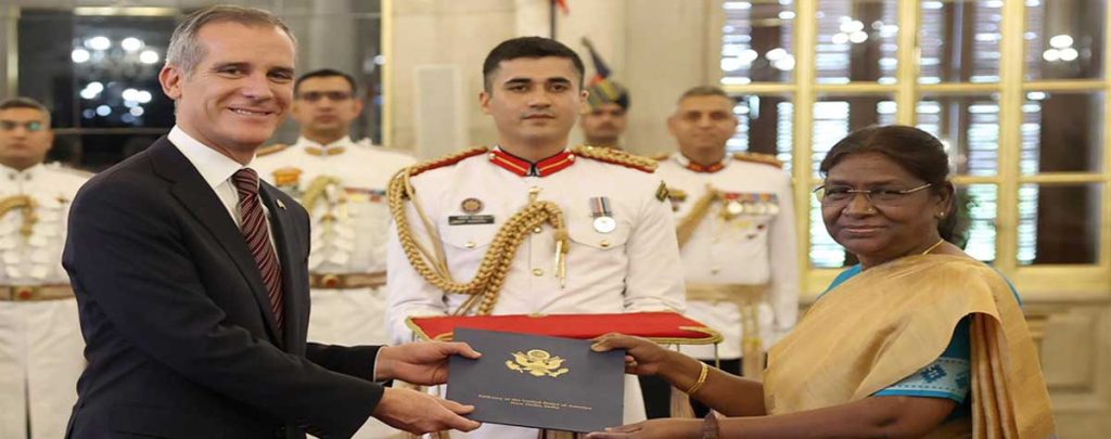 Eric Garcetti, Ambassador of the United States of America presenting credentials to the President of India, Droupadi Murmu 12 11credential usa