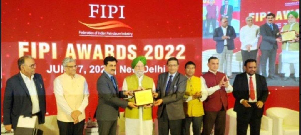 HPCL Shines at FIPI Oil and Gas Awards 2022, Recognized for Human Resource Excellence, Sustainability and Innovation 12 08hpcl award