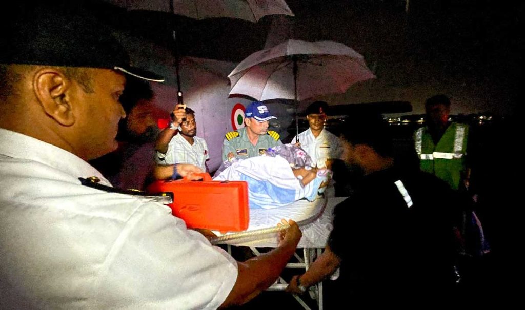 NIGHT MEDICAL EVACUATION FROM AGATTI ISLAND BY INDIAN NAVY DORNIER 10 22navy rescue