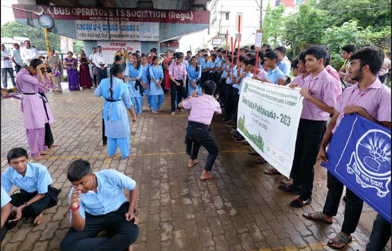 SWACHHATA PAKHAWADA -2023; MRPL-ONGC conducted a Street play event at Surathkal Junction 14 13street play1