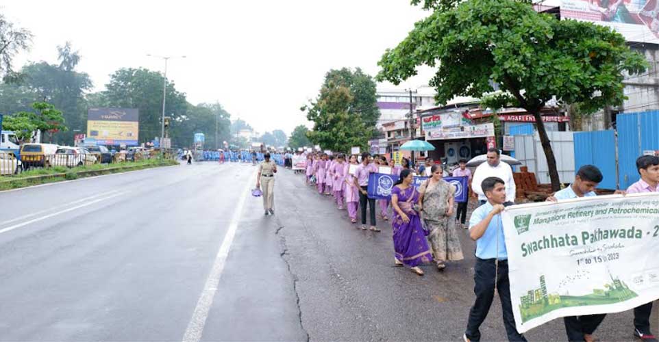 SWACHHATA PAKHAWADA -2023; MRPL-ONGC conducted a Street play event at Surathkal Junction 15 13street play2