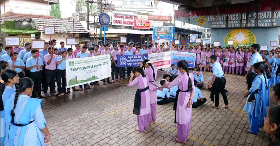 SWACHHATA PAKHAWADA -2023; MRPL-ONGC conducted a Street play event at Surathkal Junction 16 13street play3