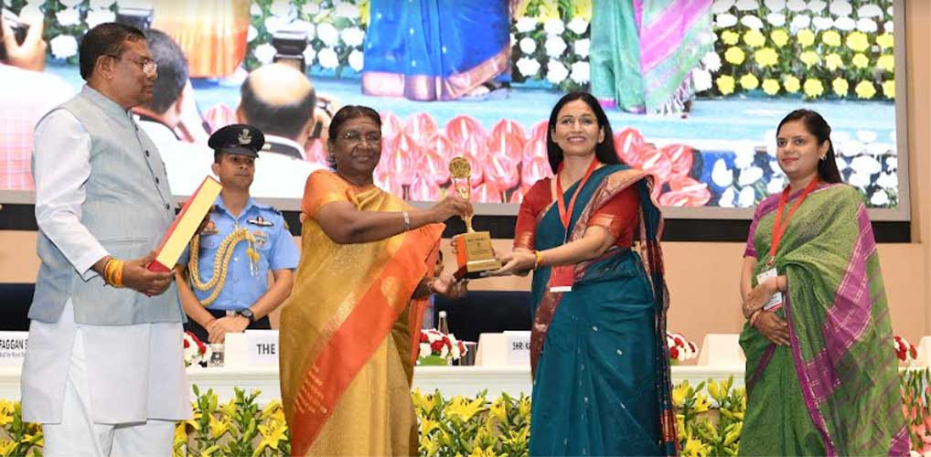 PRESIDENT OF INDIA PRESENTS BHOOMI SAMMAN 2023 6 18murmu award2