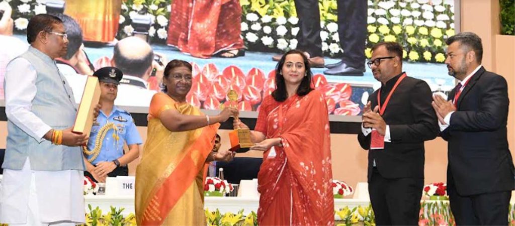 PRESIDENT OF INDIA PRESENTS BHOOMI SAMMAN 2023 7 18murmu award3