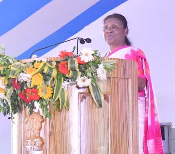 PRESIDENT OF INDIA LAYS FOUNDATION STONE FOR “DIVINE LIGHT HOUSE” OF PRAJAPITA BRAHMA KUMARIS ISHWARIYA VISHWA VIDYALAYA AT DASABATIA, TAMANDO 5 27murmu inaug1