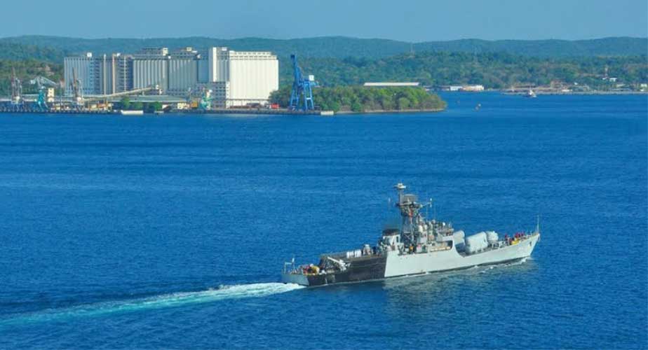 INS KHANJAR ARRIVES AT TRINCOMALEE 7 29navy3