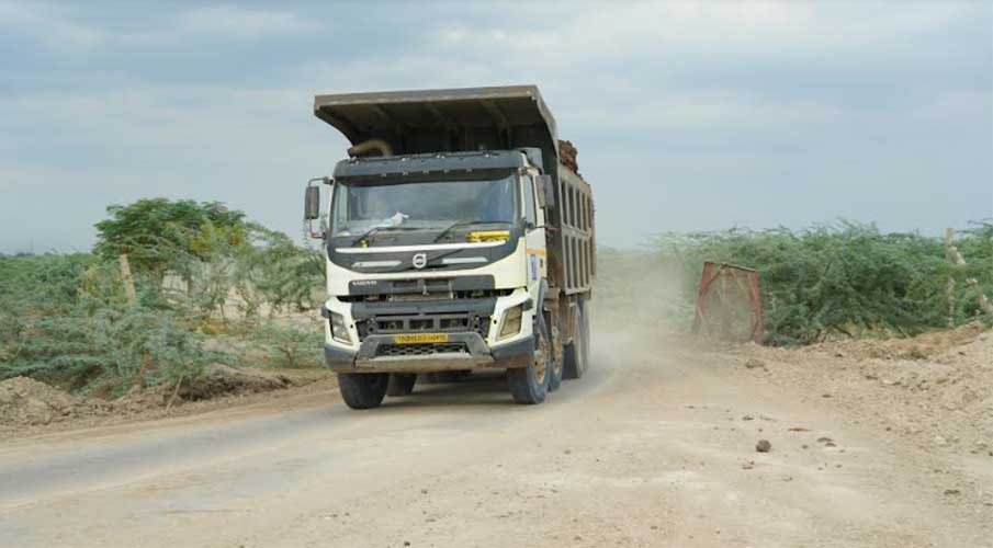 PARAVANAR PERMANENT DIVERSION BY NLCIL – DUMPING OF EXCAVATED SOIL 5 02nlc truck