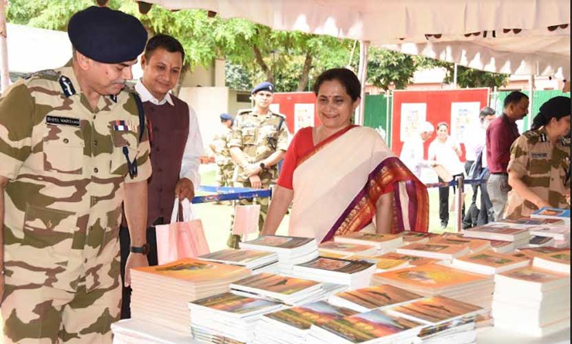 Sheel Vardhan Singh DG CISF inaugurated Bihar Yoga Publications Yoga Outreach-Delhi 2023 ‘Gyan Yagya’ (Book exhibition and distribution function) 6 08cisf inaug2
