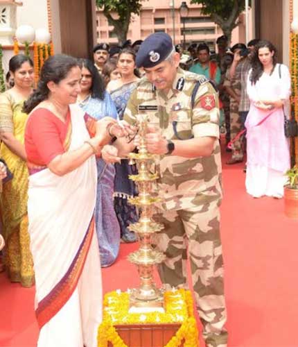 Sheel Vardhan Singh DG CISF inaugurated Bihar Yoga Publications Yoga Outreach-Delhi 2023 ‘Gyan Yagya’ (Book exhibition and distribution function) 7 08cisf inaug3