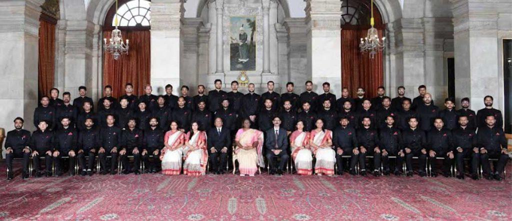 OFFICERS OF CENTRAL WATER ENGINEERING SERVICES CALL ON THE PRESIDENT 6 21meeting2