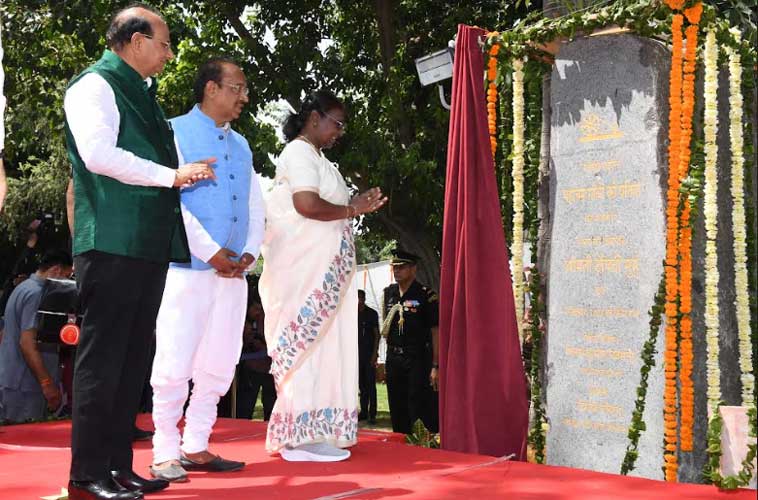 PRESIDENT OF INDIA UNVEILS 12 FEET HIGH STATUE OF MAHATMA GANDHI AND INAUGURATES GANDHI VATIKA AT GANDHI DARSHAN 7 04murmu inaug2