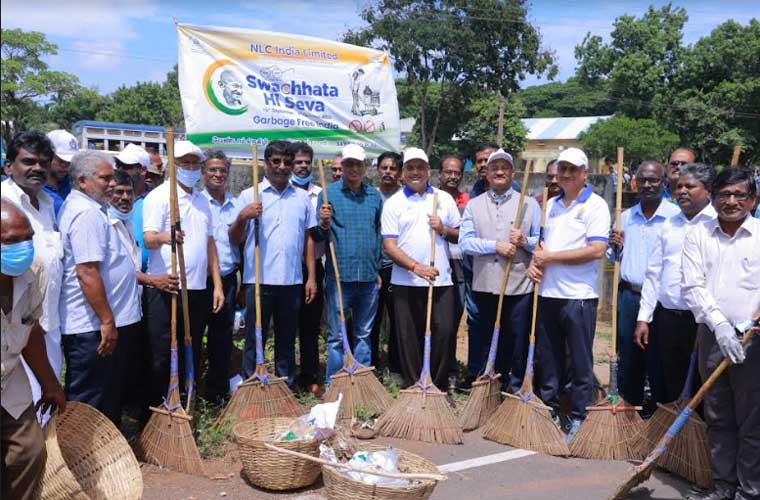 NLCIL JOINS THE NATION IN OFFERING “SWACHHANJALI” TO FATHER OF THE NATION, MAHATMA GANDHIJI 6 02nlc clean2