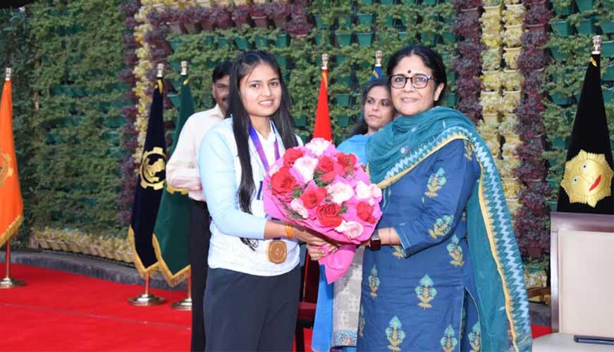 DG CISF felicitated CISF Athletes for exceptional performance at the Asian Games held at Hangzhou, China 6 11cisf award1