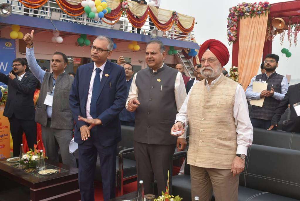 Petroleum Minister Hardeep Puri inaugurates floating re-fueling (CNG station for boats at Ravidas Ghat 5 hardeep launch