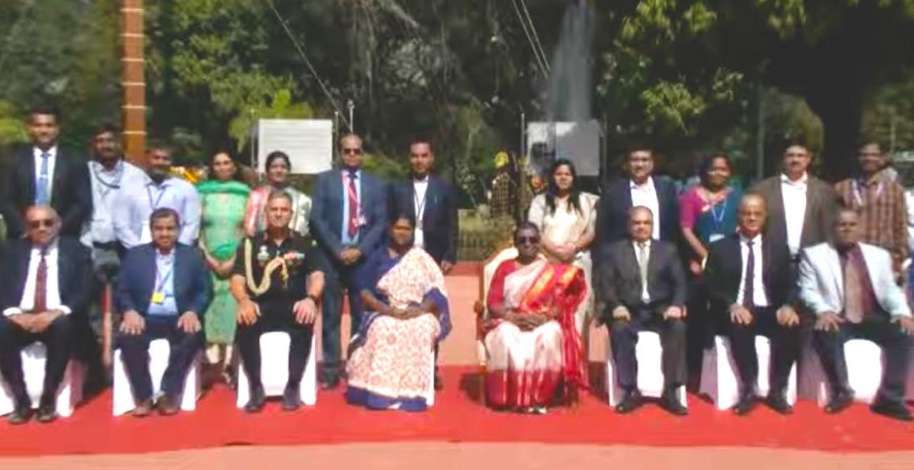 PRESIDENT DROUPADI MURMU INAUGURATES NBCC BUILT NEW FLAG POST REPLICA AT RASHTRAPATI NILAYAM, HYDERABAD 6 murmu inaug1