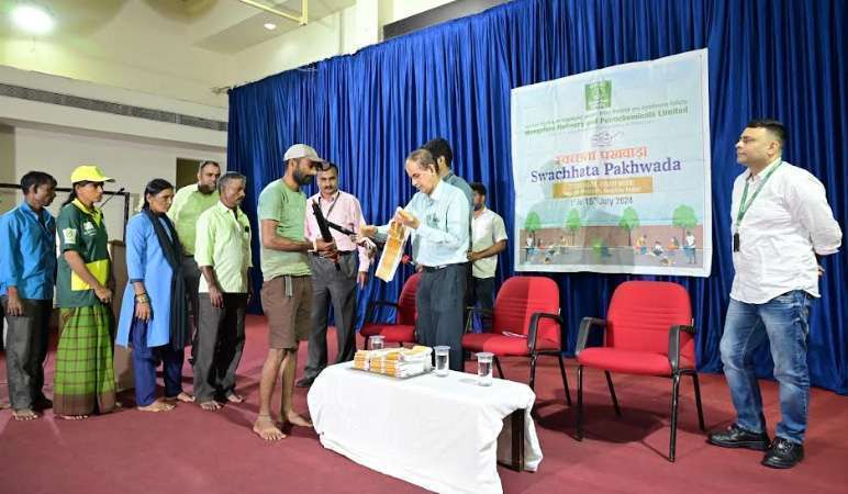 MRPL Felicitates Paura Karmikas 5 mrpl felicitation1