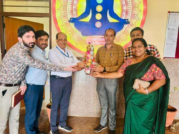 दो दिवसीय योग एवं प्राकृतिक चिकित्सा फैकल्टी डेवलपमेंट प्रोग्राम के पोस्टर का किया विमोचन 5 jodhpur yog divas1