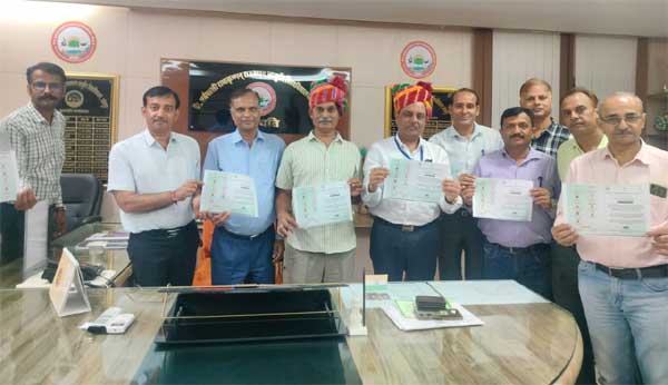 दो दिवसीय योग एवं प्राकृतिक चिकित्सा फैकल्टी डेवलपमेंट प्रोग्राम के पोस्टर का किया विमोचन 6 jodhpur yog divas2