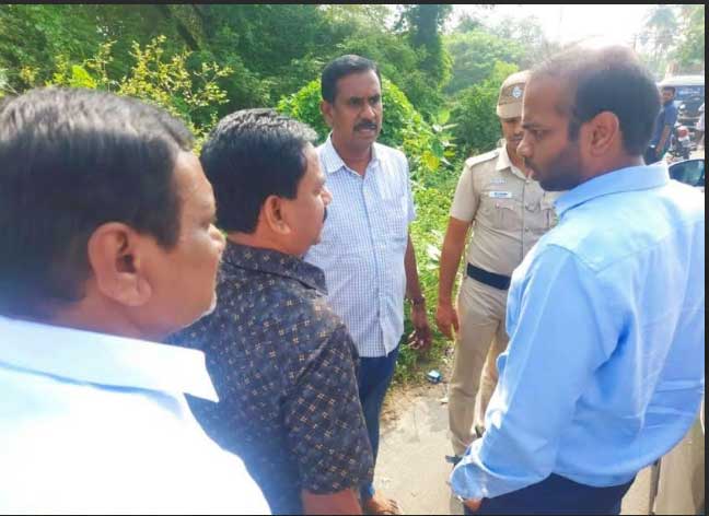 NLC INDIA LIMITED EXTENDS HELPING HANDTO DEWATER; THE FLOOD AFFECTED AREAS OF CUDDALORE AND NEARBY VILLAGES 7 nlc help2