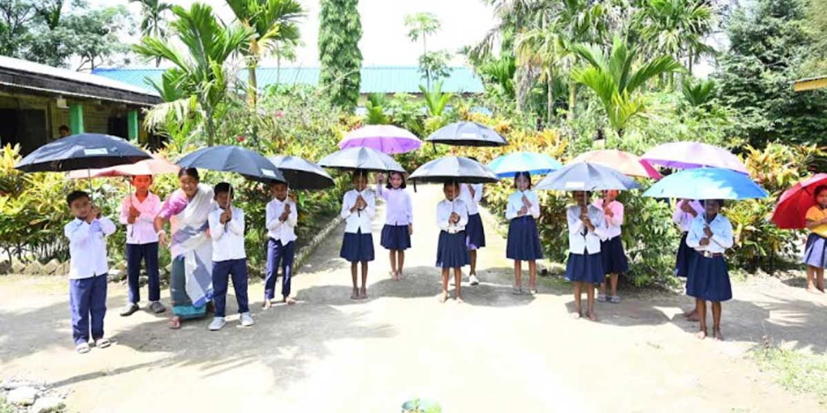 Bardwi Shikla Ladies Club Donates 123 Umbrellas to Students of Chedamari LP School 6 ntpc csr1