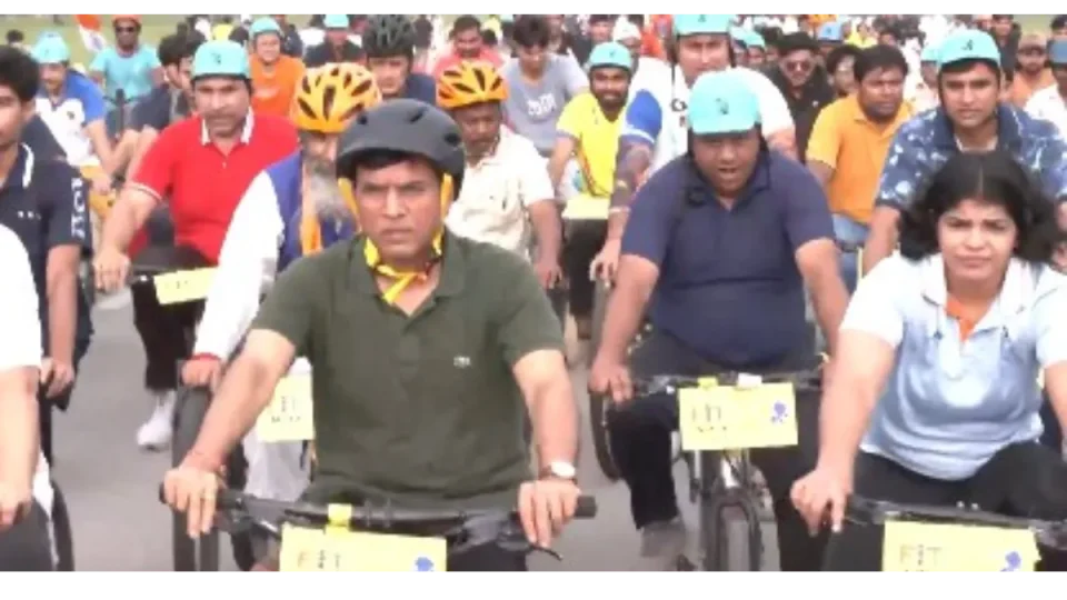 Fit India Sundays on Cycle: ‘Garv se Swadeshi’ Theme Draws Massive Participation Nationwide
