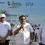 C.R. Patil Leads River Cleanup Drive at Kalindi Kunj as Part of Namami Gange 11 C.R. Patil Leads River Cleanup Drive at Kalindi Kunj as Part of Namami Gange