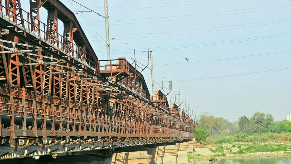 Due to closure of Old Delhi Yamuna Bridge trains are cancelled / Diverted / Short-originated / Short-terminated
