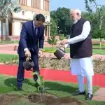 PM Modi, Mongolian Prez plant sapling at Hyderabad House 12 PM Modi, Mongolian Prez plant sapling at Hyderabad House