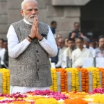 President Droupadi Murmu & PM Narendra Modi paying homage to Mahatma Gandhi on his birth anniversary at Rajghat 10 President Droupadi Murmu & PM Narendra Modi paying homage to Mahatma Gandhi on his birth anniversary at Rajghat
