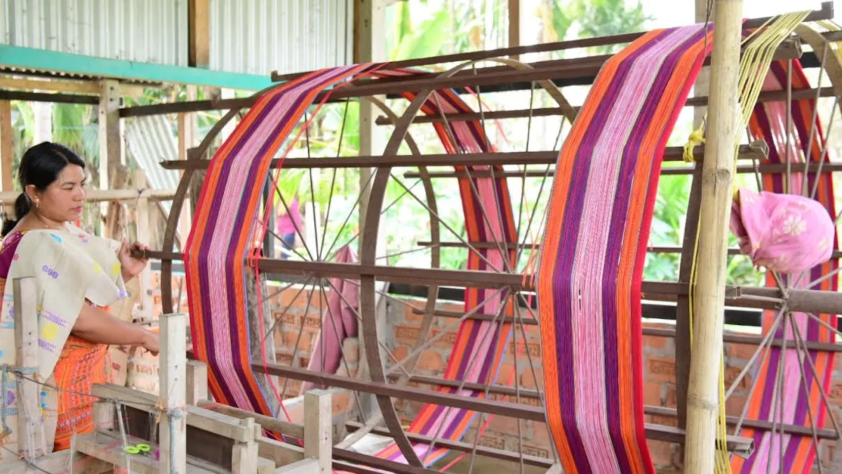 NTPC Bongaigaon Promotes Eri Silk Artisans with New Sales Counter at Raimona National Park 7 ntpc skill2