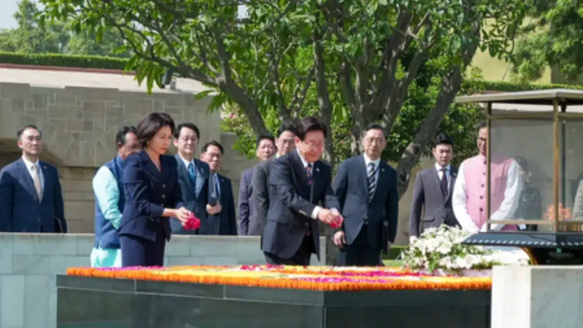 feature news 794 South Korean President Lee Pays Tribute to Mahatma Gandhi at Raj Ghat