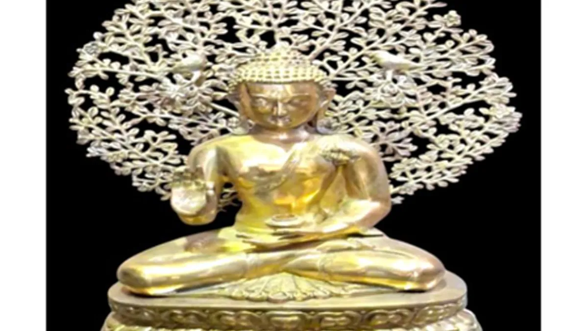 feature news 659 Narendra Modi Gifts Lotus, Buddha Statue and Banarasi Silk to To Lam