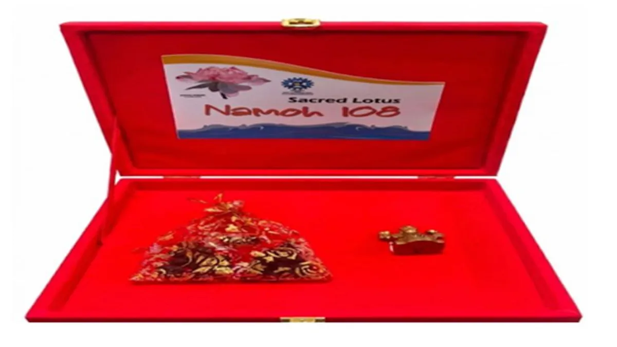 Narendra Modi Gifts Lotus, Buddha Statue and Banarasi Silk to To Lam 5 sacred lotus