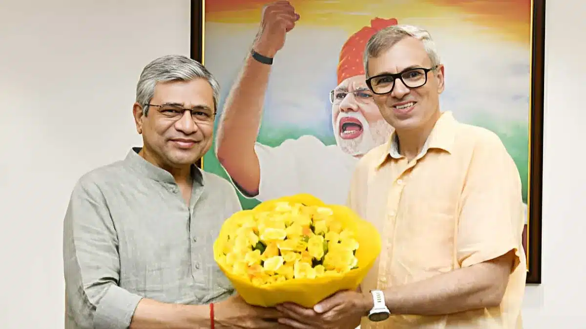 feature news 299 Railway Minister Ashwini Vaishnaw and J&K Chief Minister Omar Abdullah discuss Vande Bharat Express stoppage at Anantnag