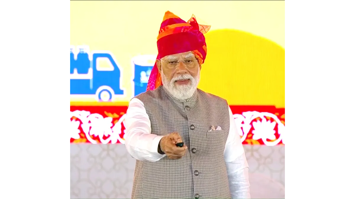 PM Modi Inaugurates NHPC’s 300 MW Karnisar Solar Power Plant in Rajasthan to Boost India’s Clean Energy Capacity 5 modi inaug